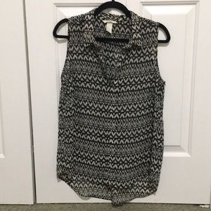 H&M Sleeveless Button Down Semi Sheer Black White Geometric Pattern Women's Size